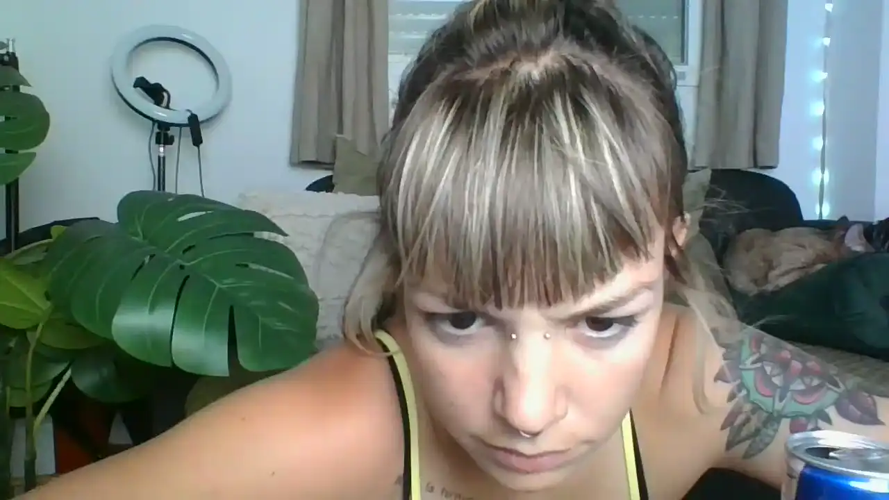 Ronamamona – Amateur.tv Live Cam Video – 2025-12-15 21:05:55