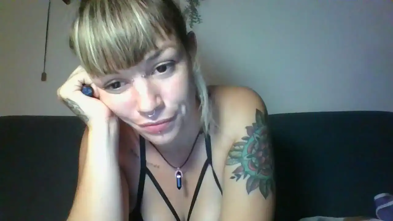 Ronamamona – Amateur.tv Live Cam Video – 2026-02-27 05:05:13