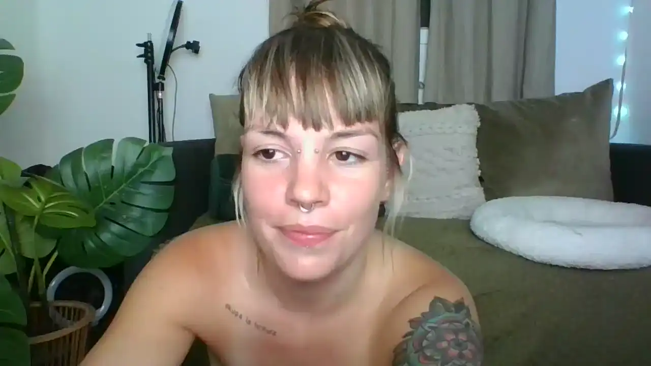 Ronamamona – Amateur.tv Live Cam Video – 2026-03-29 17:07:23