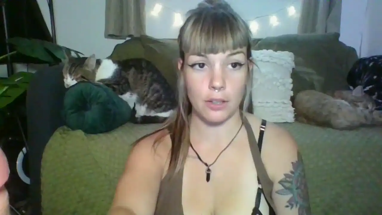 Ronamamona – Amateur.tv Live Cam Video – 2025-11-02 12:02:32