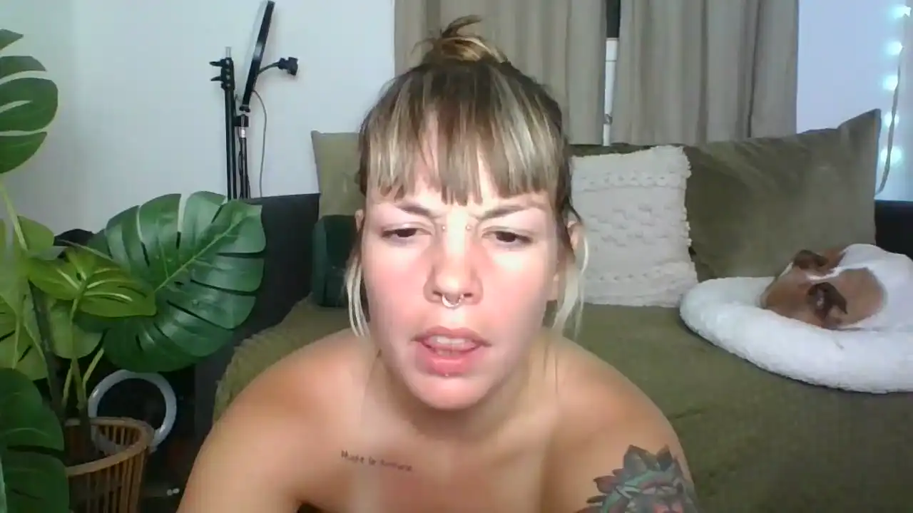 Ronamamona – Amateur.tv Live Cam Video – 2025-11-21 23:07:06
