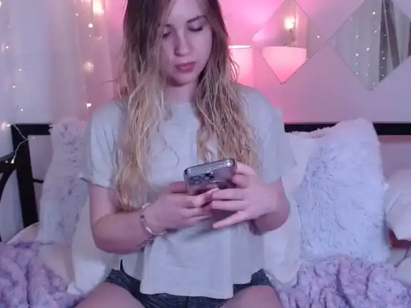 Raelynnwhitee – Streamate Live Cam Video – 2025-10-31 20:27:22