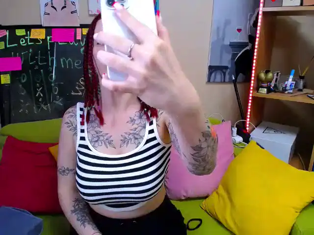 Innysik – Xlovecam Live Cam Video – 2026-05-15 18:27:14