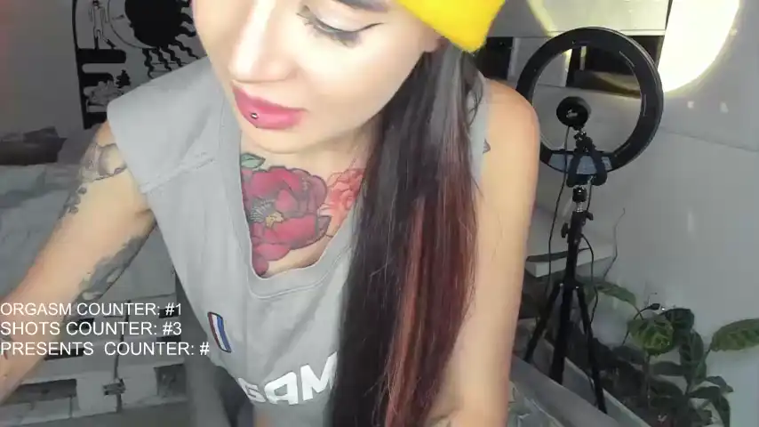 Lonelly_lolly98 – Chaturbate Live Cam Video – 2025-08-04 17:32:00