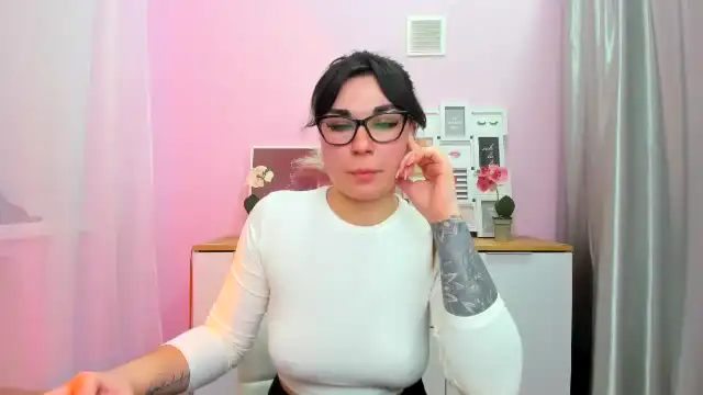 Julllytai – Myfreecams Live Cam Video – 2025-12-06 23:26:06