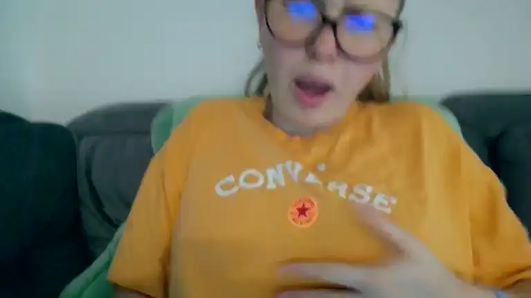 Rosiepeep – Streamate Live Cam Video – 2025-02-28 16:23:36