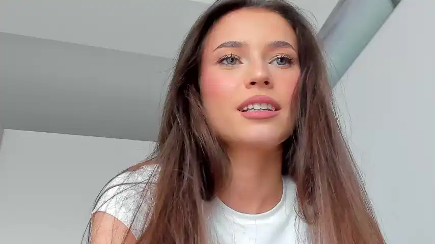 Isia_slay – Chaturbate Live Cam Video – 2025-02-21 15:33:10