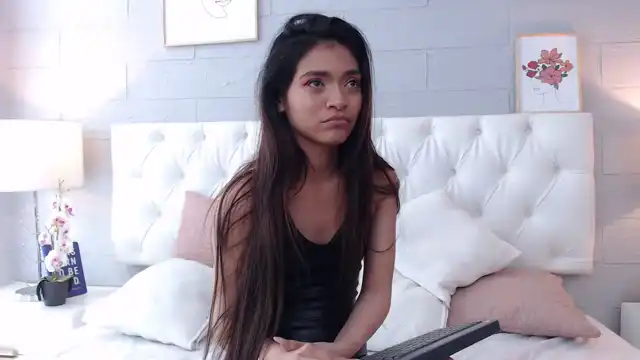Emliesaenz – Xlovecam Live Cam Video – 2025-08-25 22:38:25
