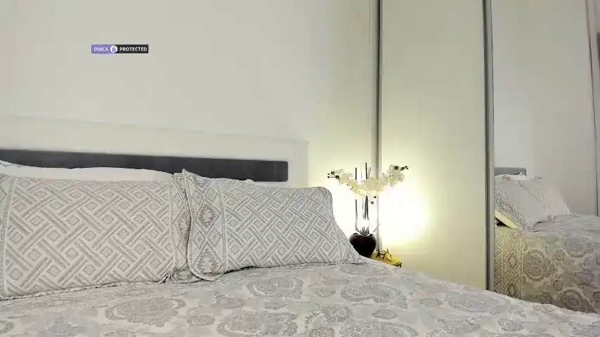Intrigueeme – Chaturbate Live Cam Video – 2026-06-05 03:07:44