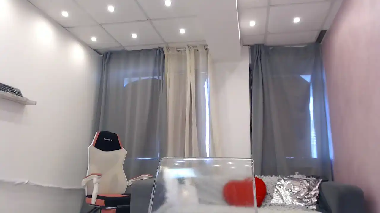 Zulemacruz – Amateur.tv Live Cam Video – 2025-07-29 18:26:40