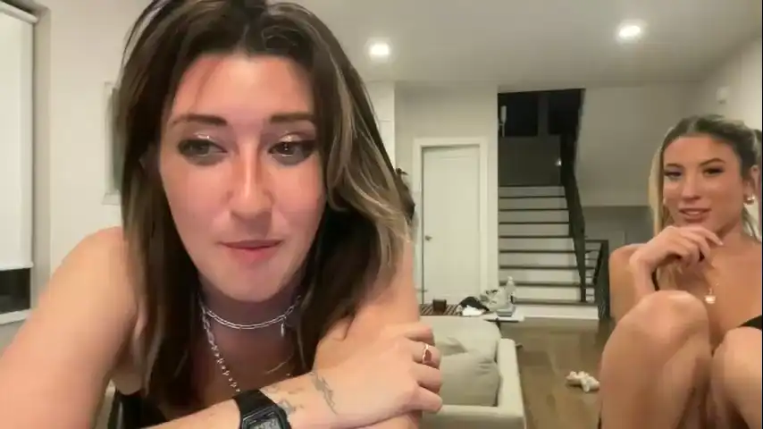 Sluttylilsister – Chaturbate Live Cam Video – 2026-02-07 17:07:34