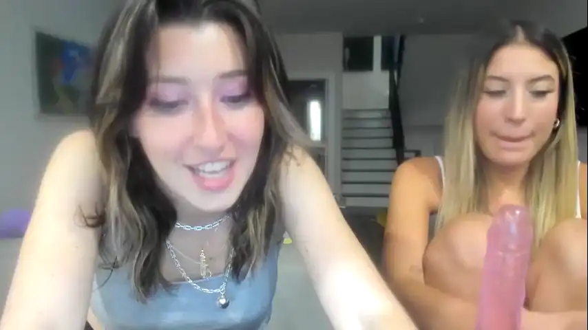 Sluttylilsister – Chaturbate Live Cam Video – 2025-06-17 22:24:31