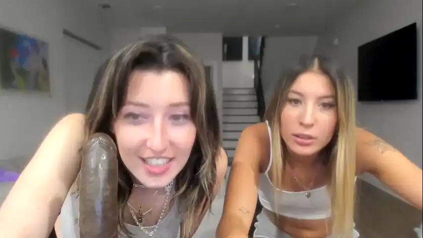 Sluttylilsister – Chaturbate Live Cam Video – 2026-05-22 21:33:48