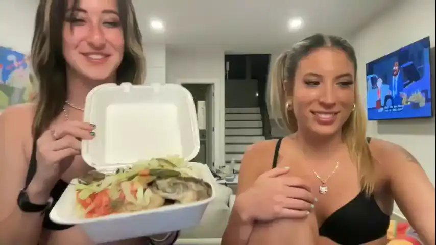 Sluttylilsister – Chaturbate Live Cam Video – 2025-12-27 14:30:21