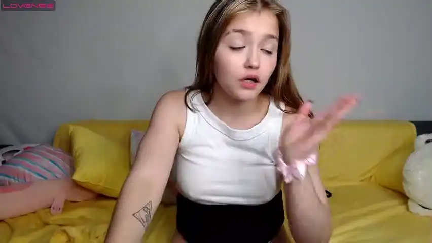 Nikiredcheeks – Amateur.tv Live Cam Video – 2025-01-13 05:38:55