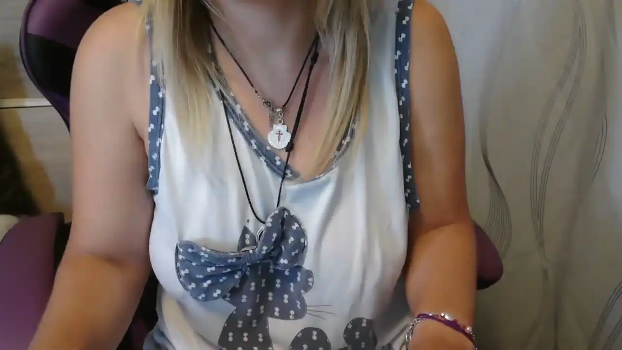 Hottye – Amateur.tv Live Cam Video – 2025-12-23 05:33:10